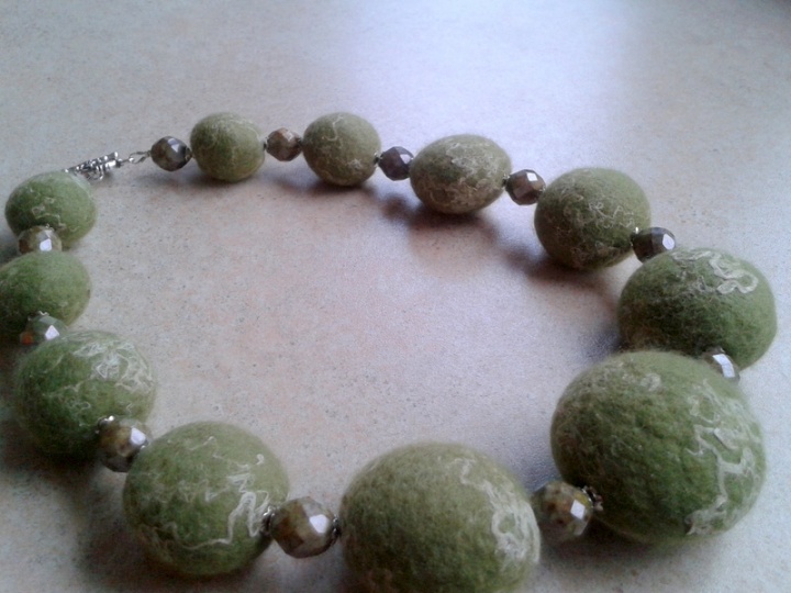 Large green necklace picture no. 2