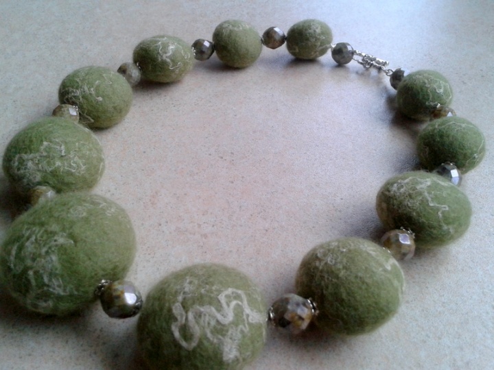 Large green necklace picture no. 3