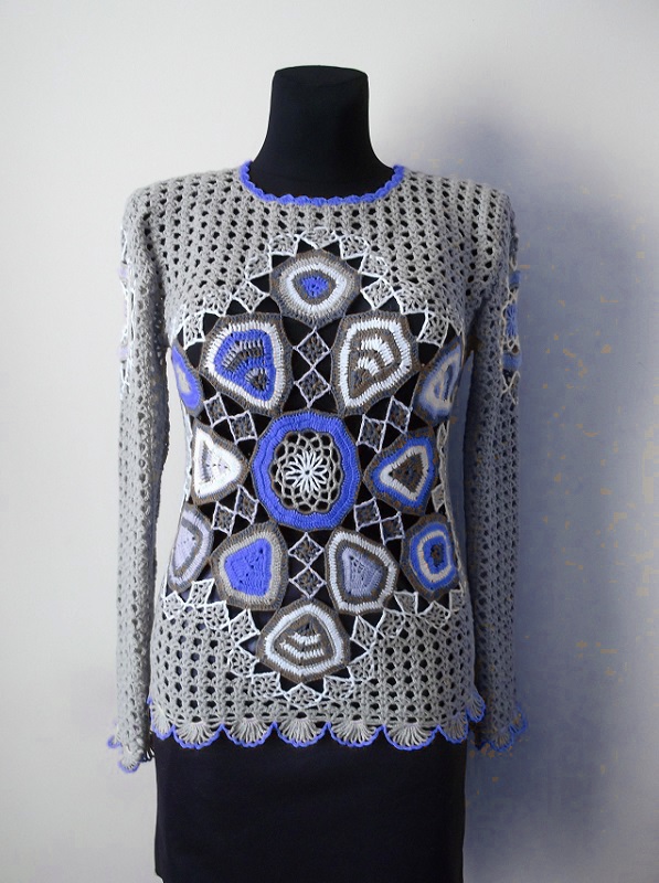 Blouse with blue motifs picture no. 2