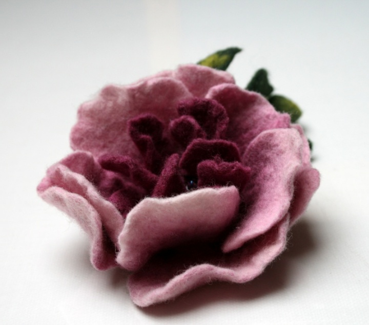 Brooch " Peony " picture no. 2