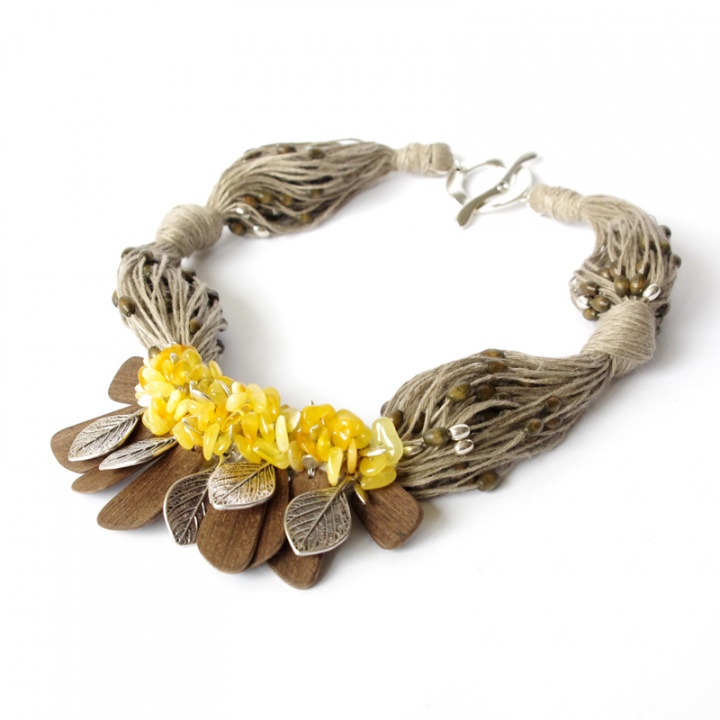 Amber coast - linen neck jewelry picture no. 2