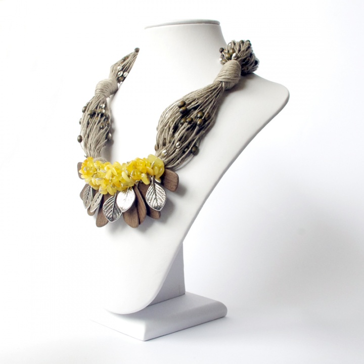 Amber coast - linen neck jewelry picture no. 3