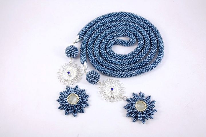 Lariat - with blue flowers