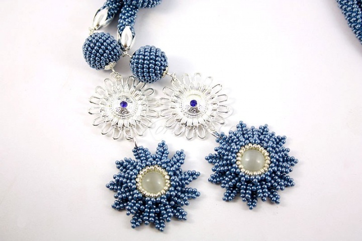 Lariat - with blue flowers picture no. 3