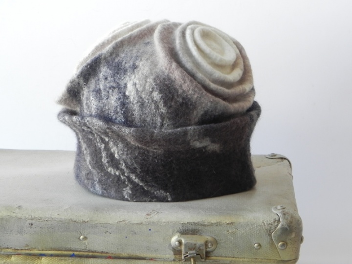 Felted merino wool hat picture no. 2