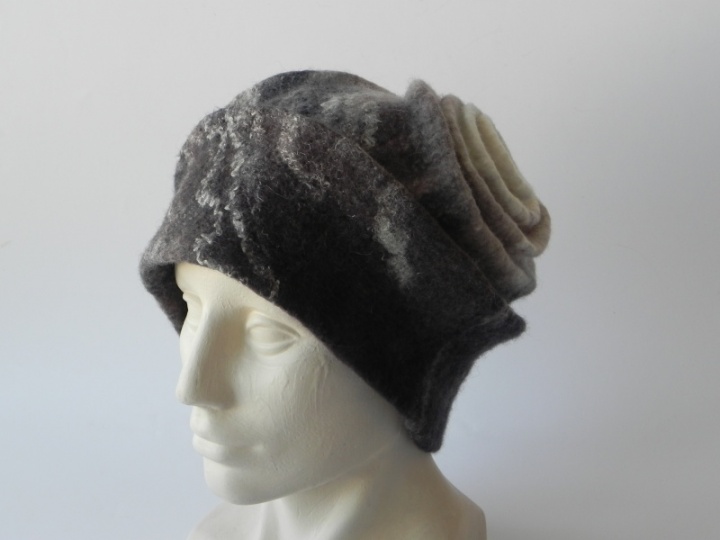 Felted merino wool hat picture no. 3