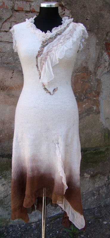 Felt Dress " Modesty " picture no. 3