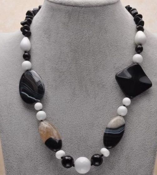 Necklace with onyx, agate, nephritis