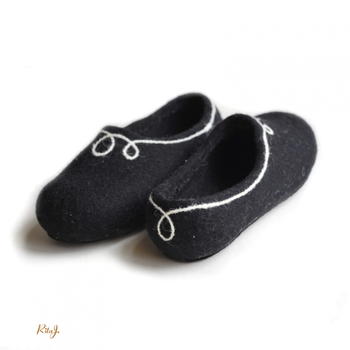 Felt slippers / felted slipper Black