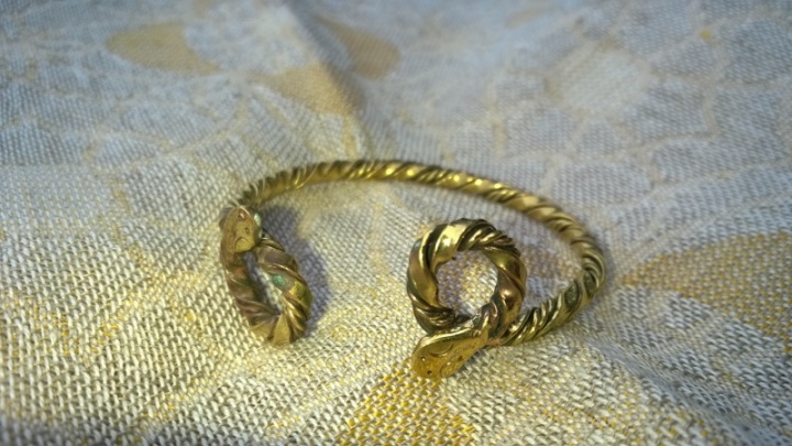 Brass bracelet twisted grass-snakes