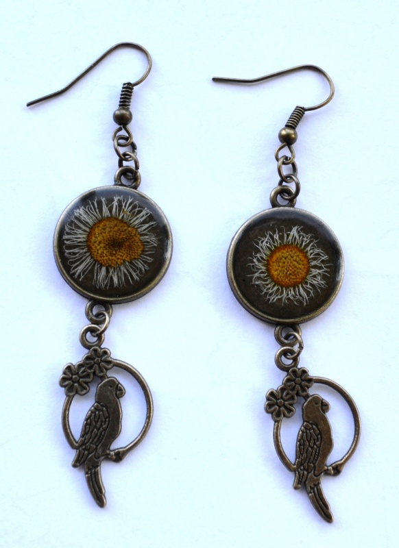 Earrings with camomile