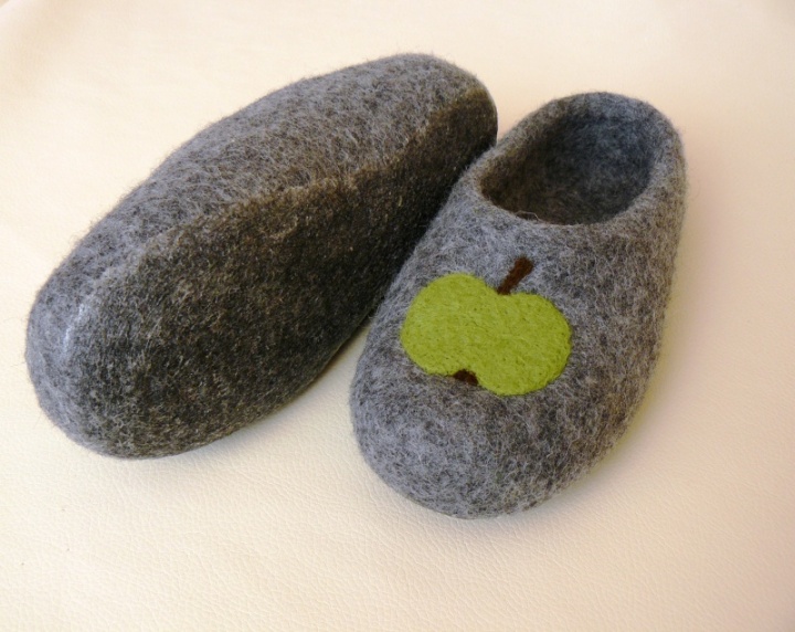 Felt slippers " apple " picture no. 2