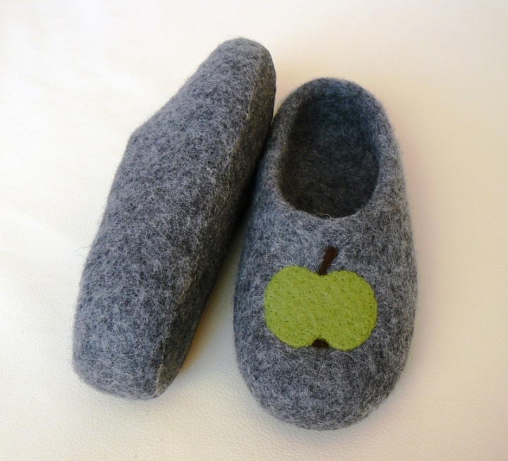 Felt slippers " apple " picture no. 3