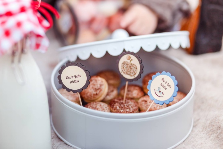 Christening decorations, pins decorate the table picture no. 2