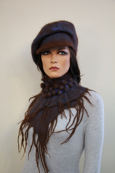 Wool hat with a scarf. picture no. 2