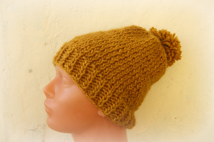 Warm hat with pompons picture no. 3