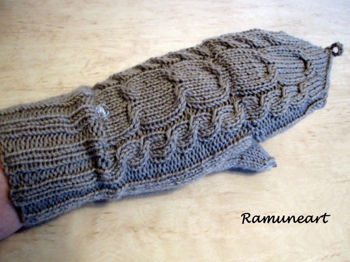 Gray wrist warmers - Gloves picture no. 3