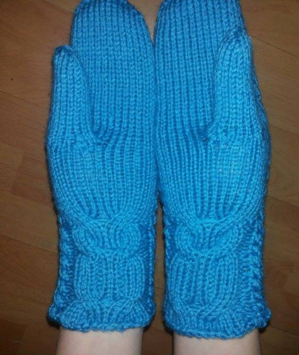 Blue gloves picture no. 2