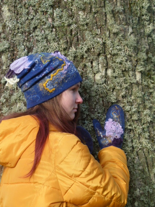 Felted Hat and Mittens " Awakening " picture no. 2