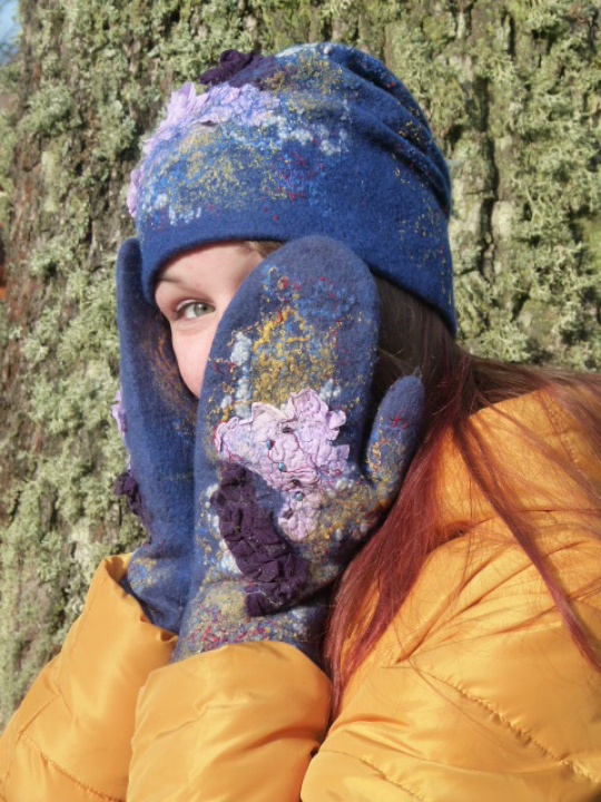 Felted Hat and Mittens " Awakening "