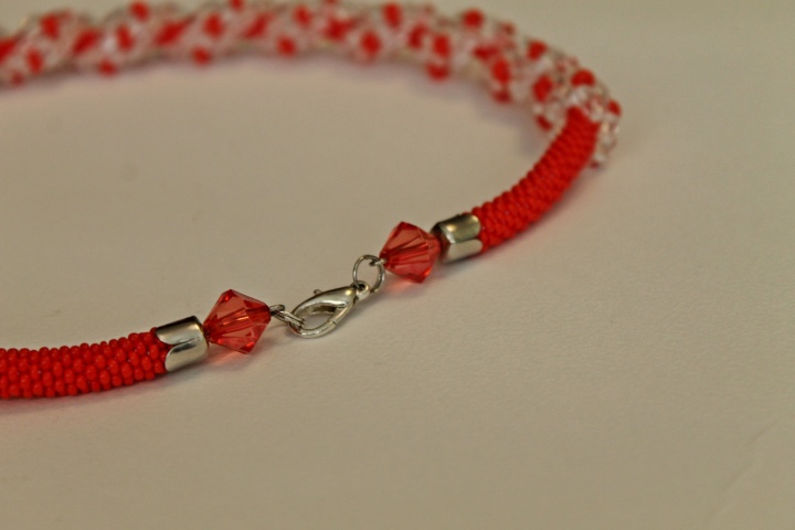 Red necklace (tow) handiwork picture no. 3