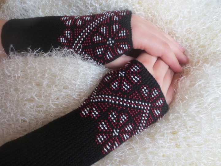 Knitted wristlets " Spring of "