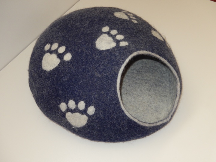 Cat cave from felted wool, handmade picture no. 2