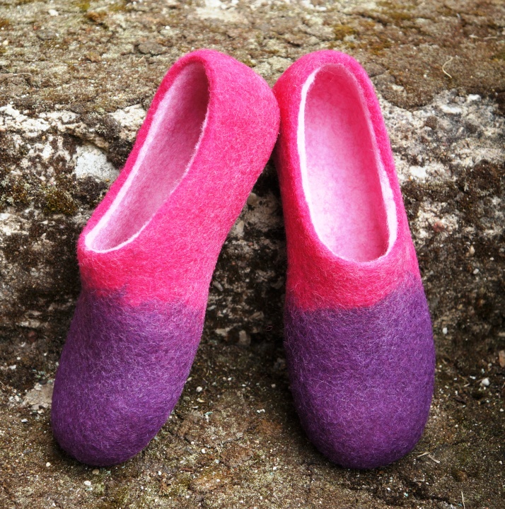 Pink and violet house shoes. Felt shoes. picture no. 2