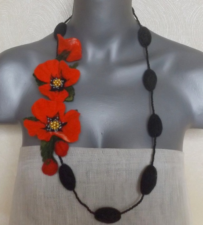 felting processes Jewelry " poppy bouquet "