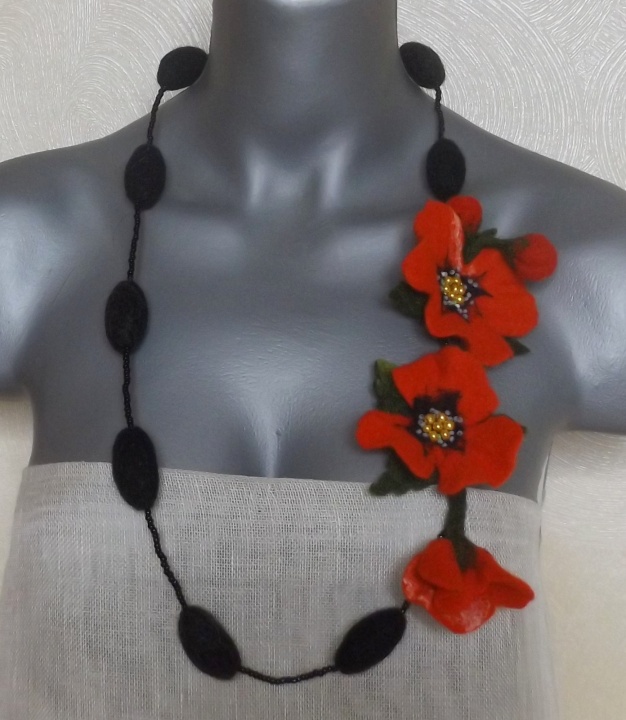 felting processes Jewelry " poppy bouquet " picture no. 2