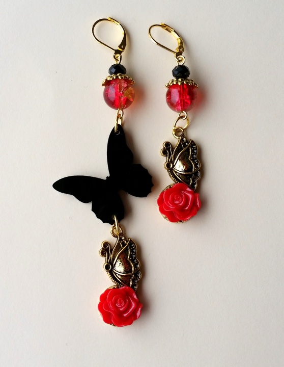 Earrings with red unstoppable