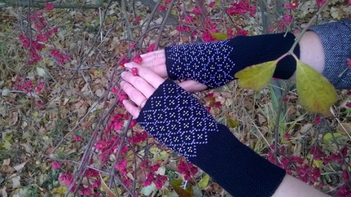 Knitted wristlets with beads - "Autumn" picture no. 2