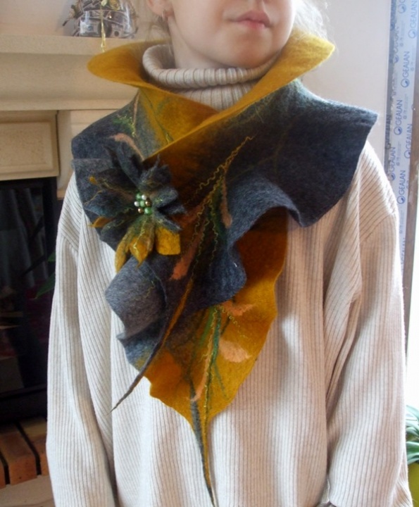 Gray yellow scarf picture no. 3