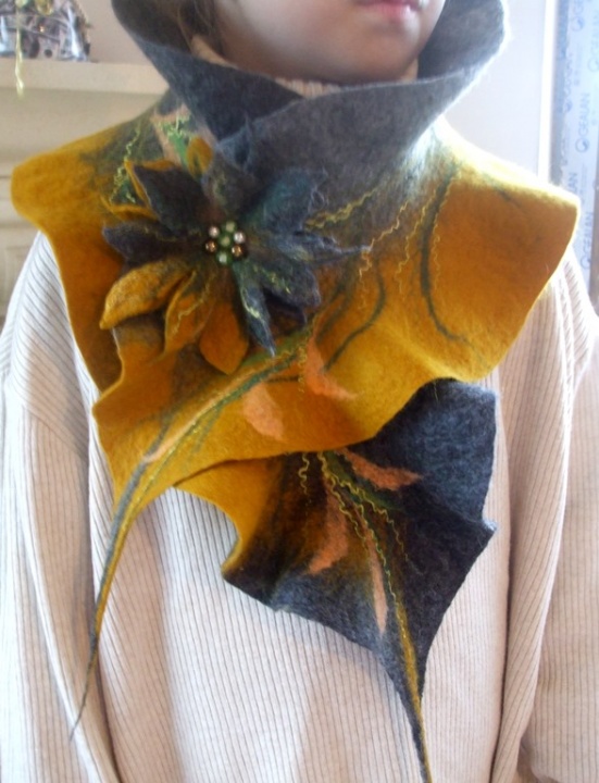 Gray yellow scarf picture no. 2