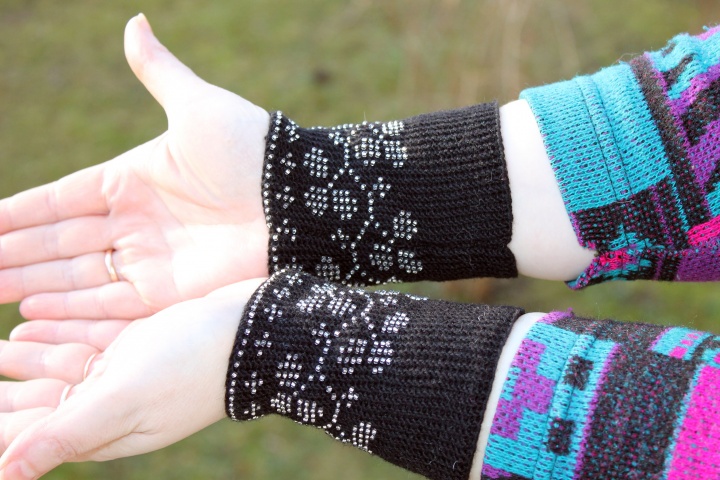 Black Wrist Warmers, Clover Pattern Beaded Arm Warmers, Fingerless Gloves picture no. 3