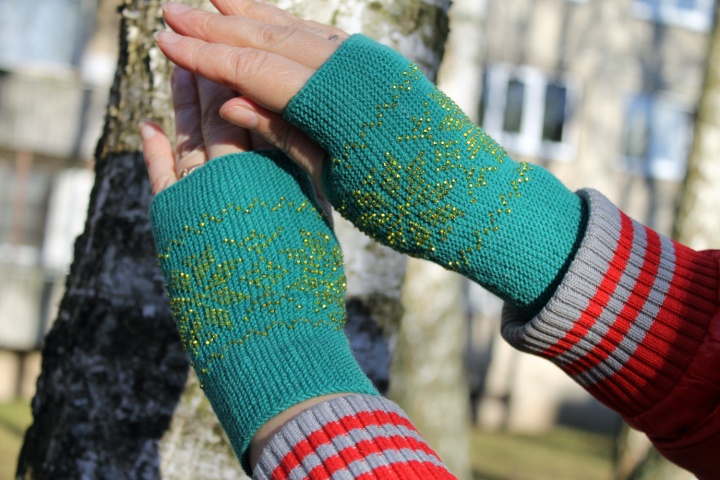 Long Turquoise Color Wrist Warmers, Traditional Flowers Pattern, Beaded Arm Warm picture no. 2