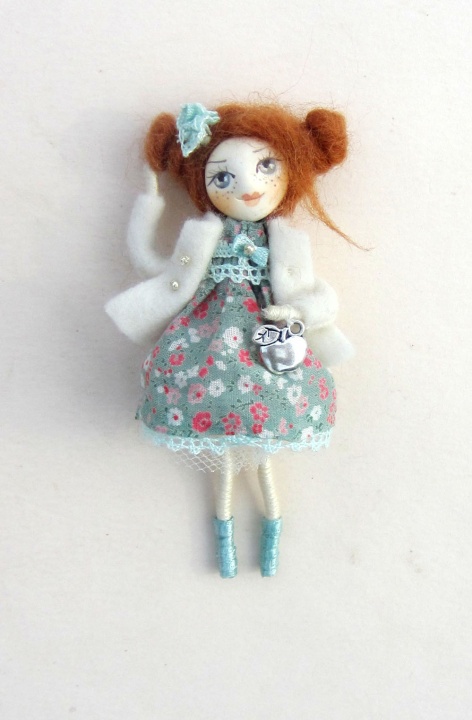 Girl with apple ( brooch doll)