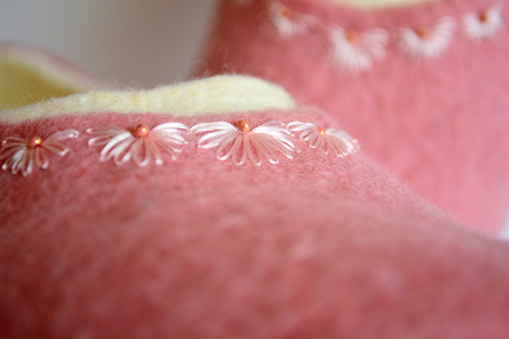 Pink felted slippers picture no. 2