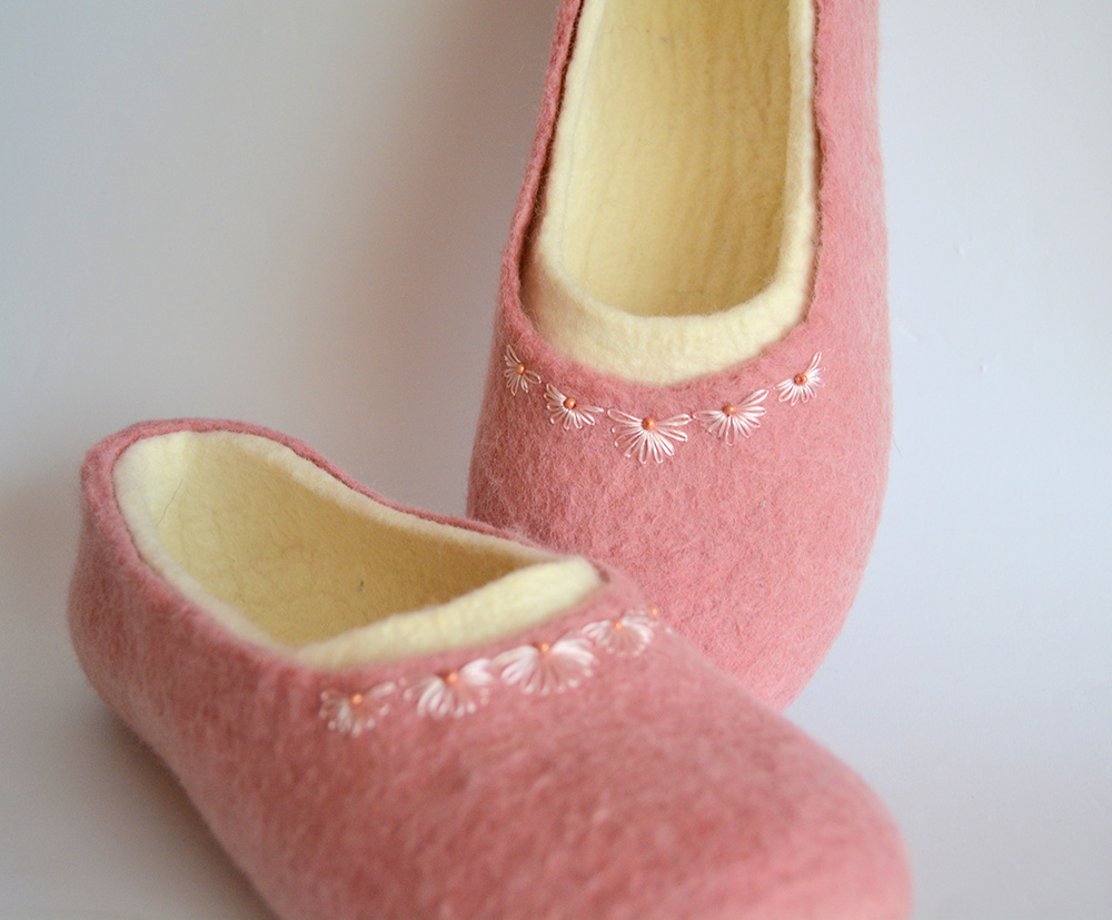 Pink felted slippers picture no. 3