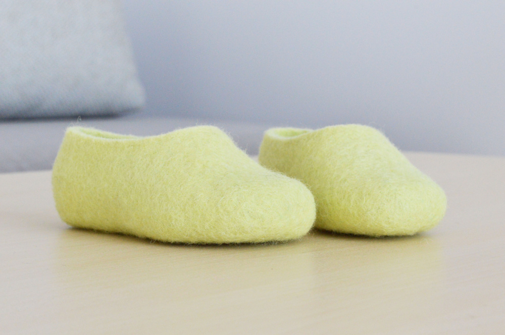 Felted kid size slippers picture no. 2