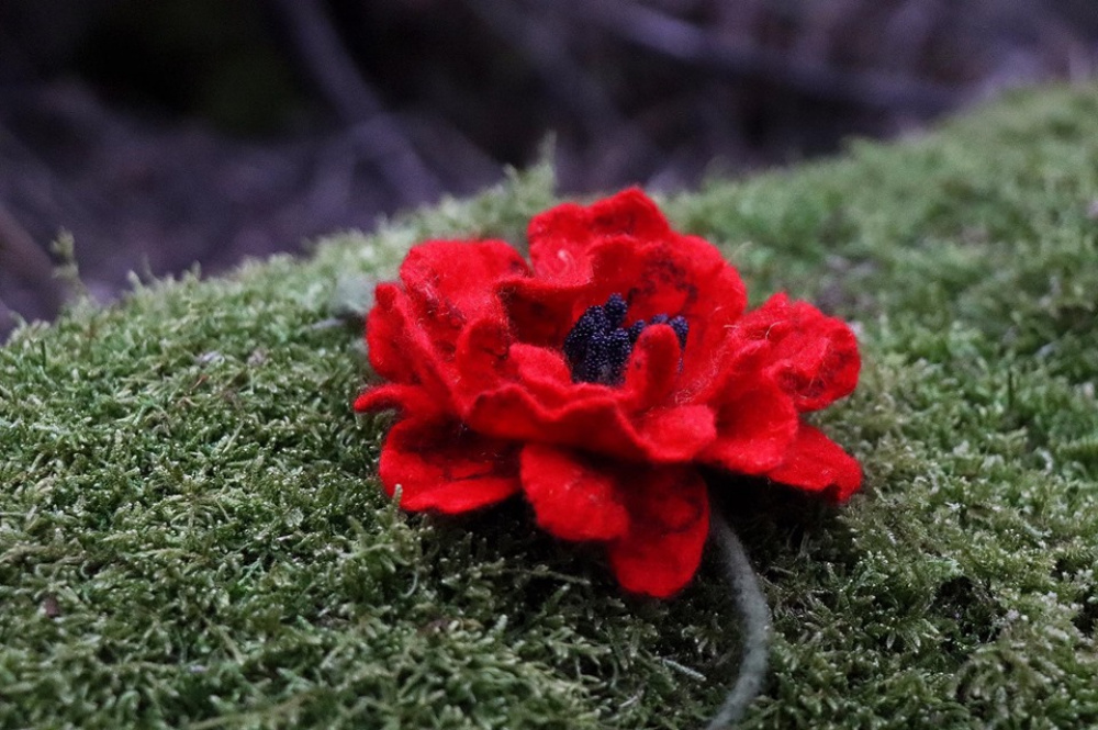 brooch -Red poppy picture no. 2