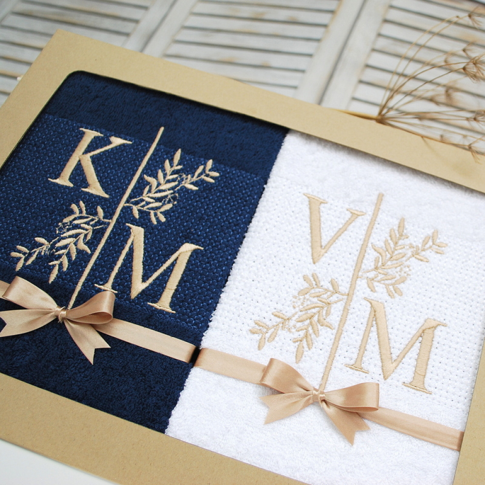 Initials Embroidered towels / monogram / wedding picture no. 3