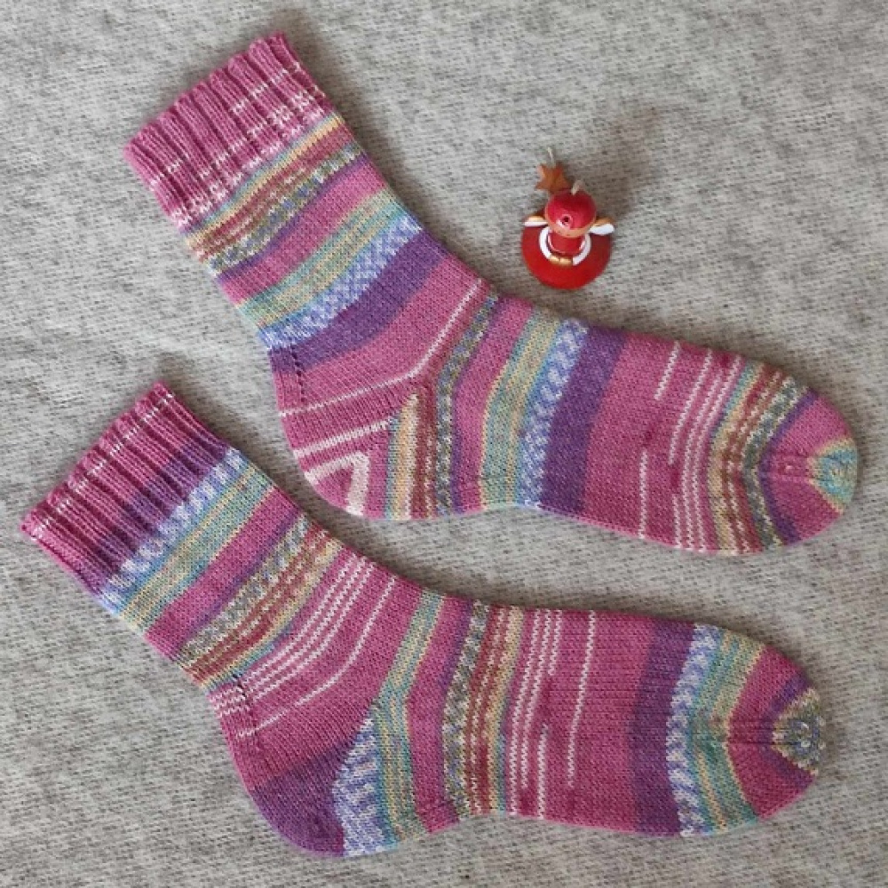 Handmade knitted woolen pattern socks. 75% wool, 25% polyamide, . Strong, warm, soft, durable... 100 gr - 420m. picture no. 2