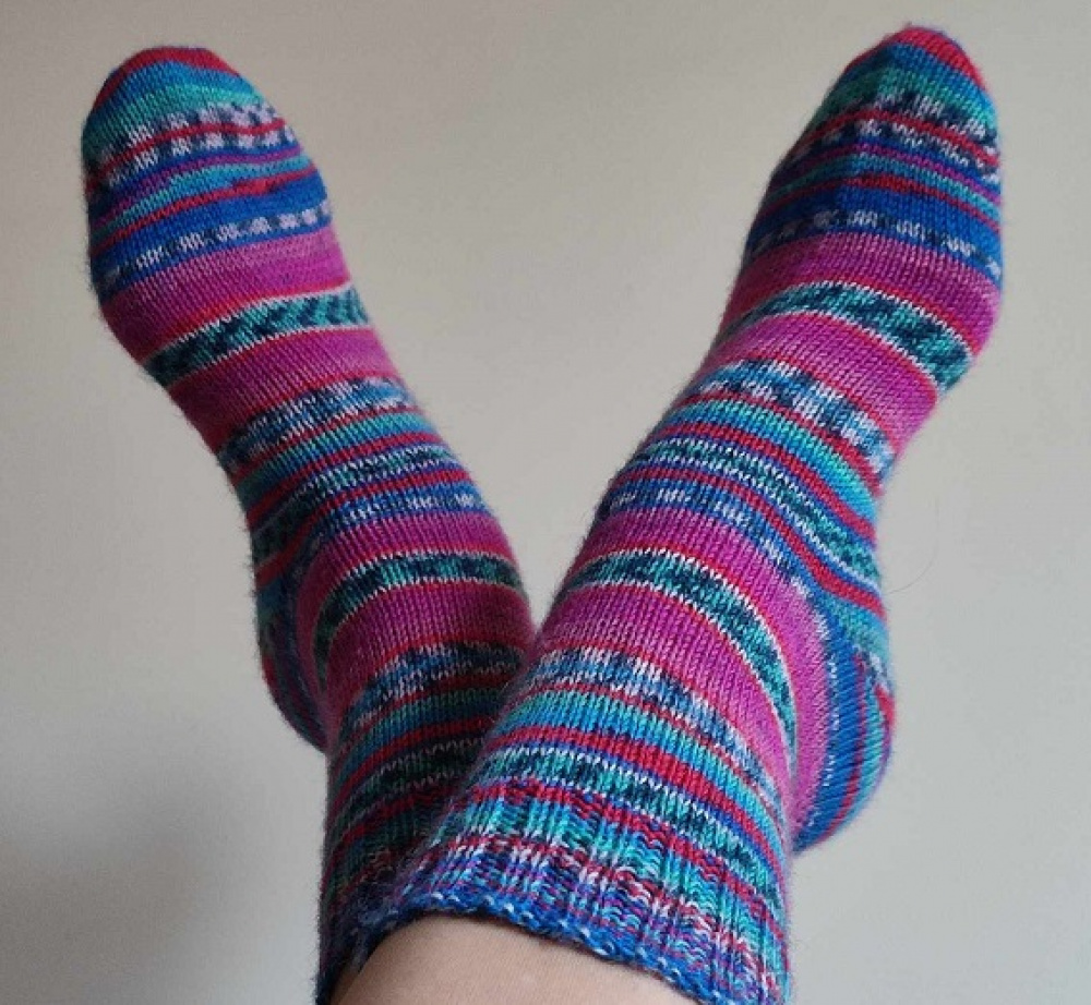 Handmade knitted woolen pattern socks. 75% wool, 25% polyamide, . Strong, warm, soft, durable... 100 gr - 420m..