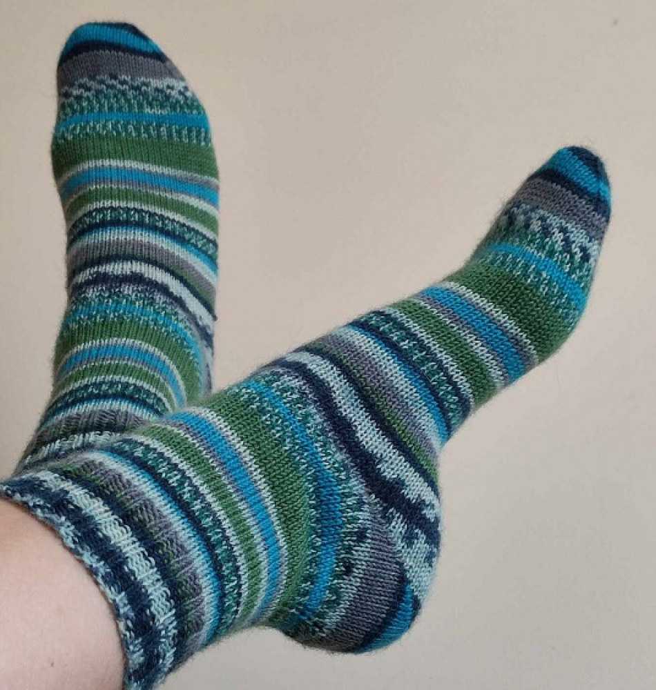 Handmade knitted woolen pattern socks. 75% wool, 25% polyamide, . Strong, warm, soft, durable... 100 gr - 420m.