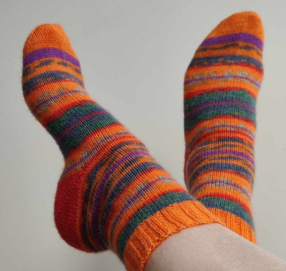 Handmade knitted woolen pattern socks. 75% wool, 25% polyamide, . Strong, warm, soft, durable... 100 gr - 420m..