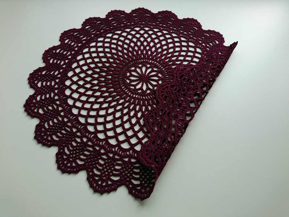 Doily "Infinity", dark raspberry picture no. 3