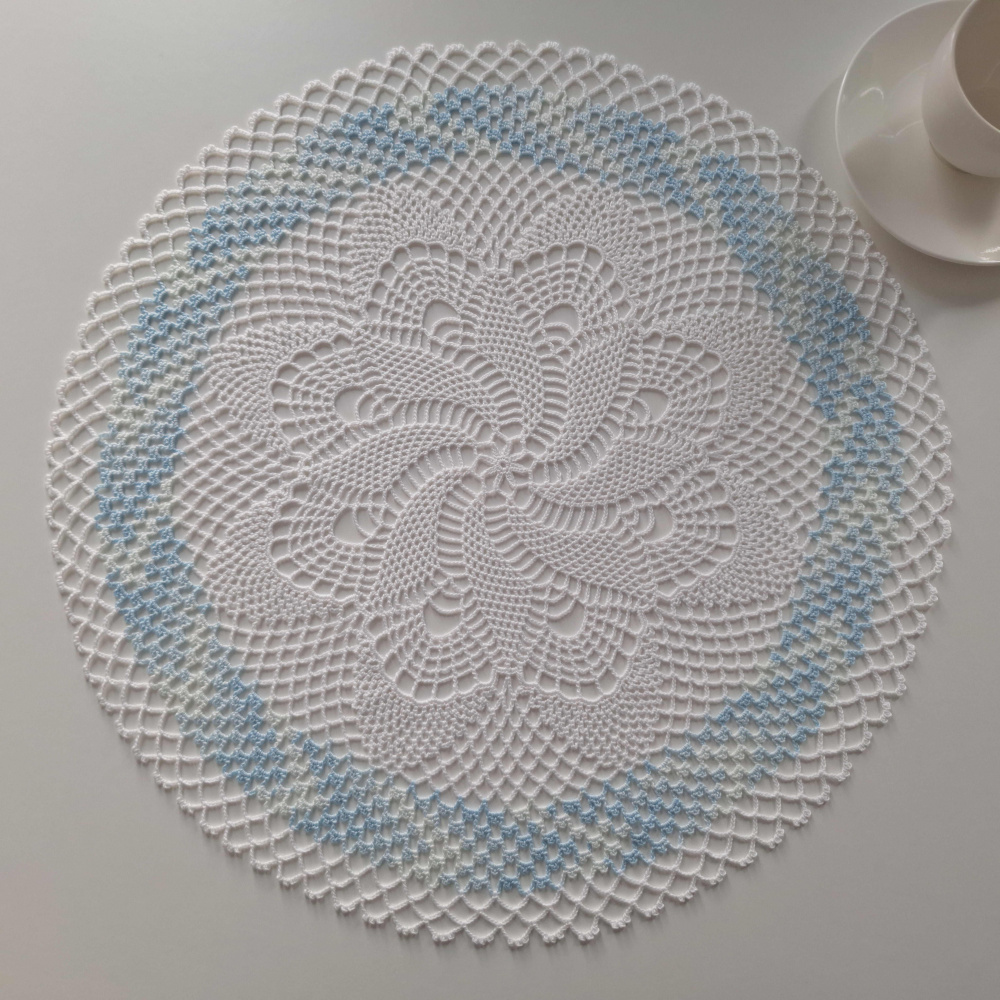 Doily "Dream" (white/bluish motley)