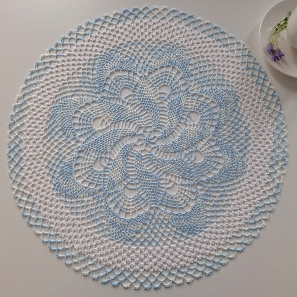 Doily "Dream" (bluish motley/ white)