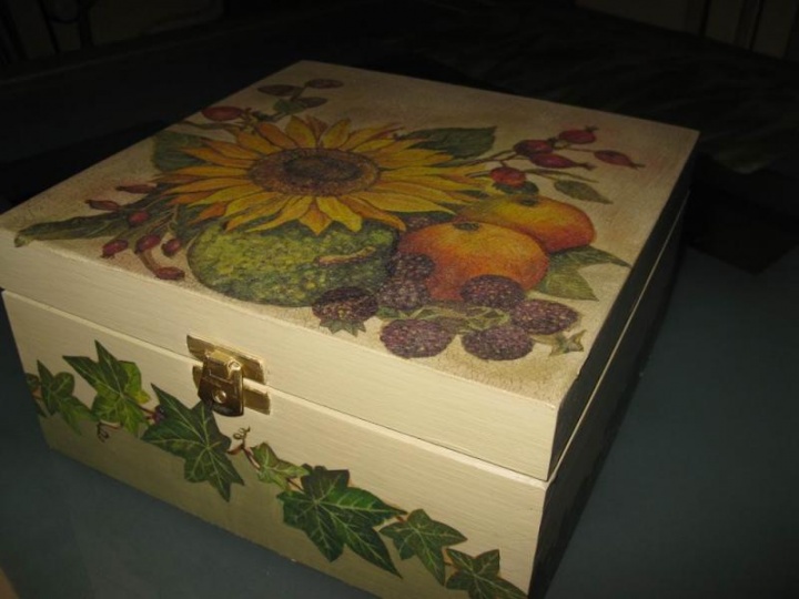 Box for tea or jewelery